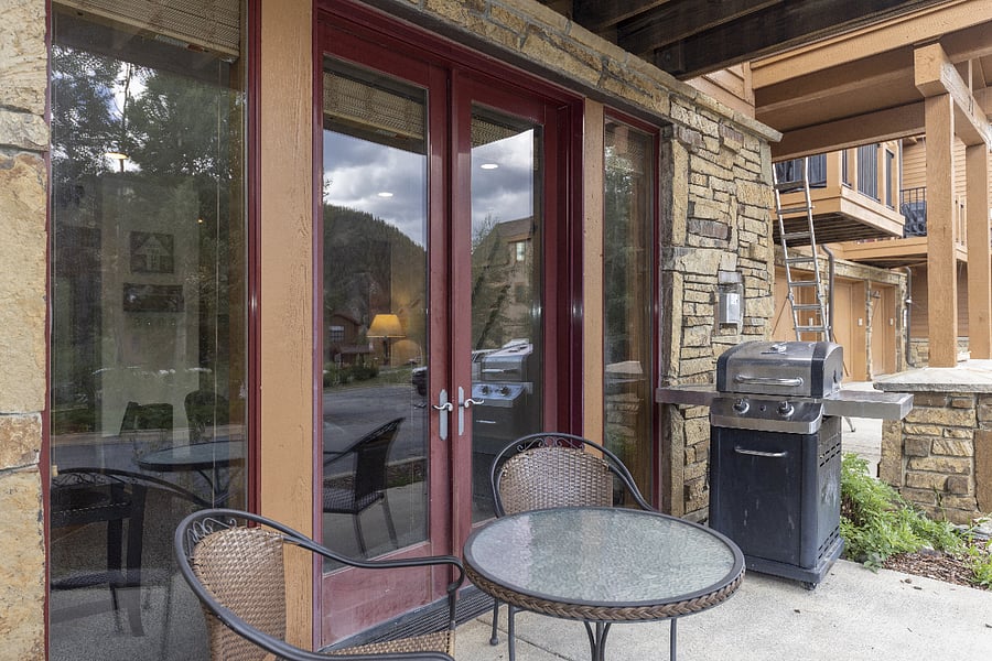 Private Patio
Grill has been removed due to HOA rules