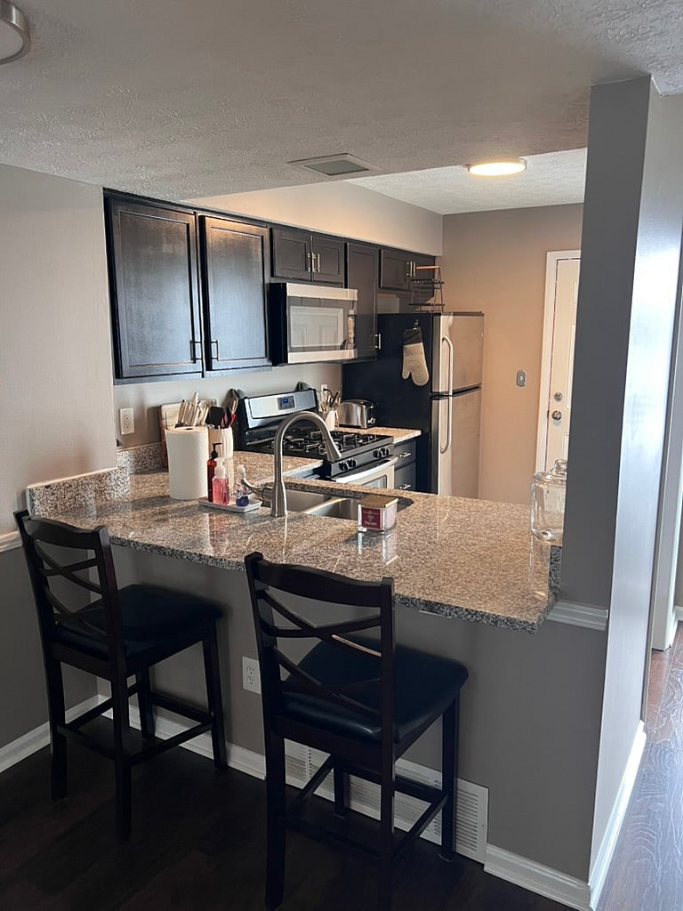 fully stocked kitchen 8 place settings with bar
