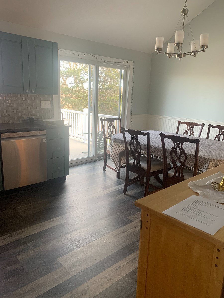 Dining/Kitchen
Sliding doors to outdoor porch