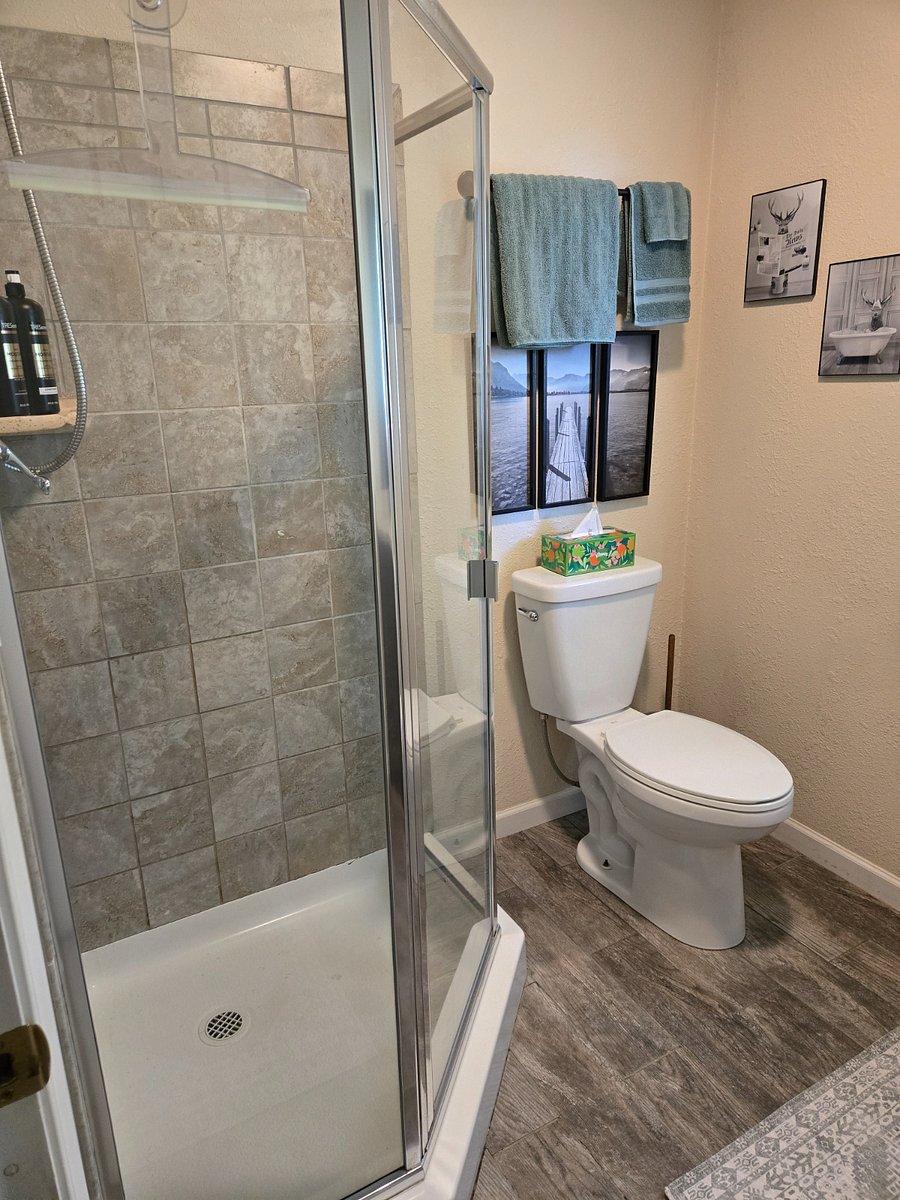 Third Floor Full Bathroom