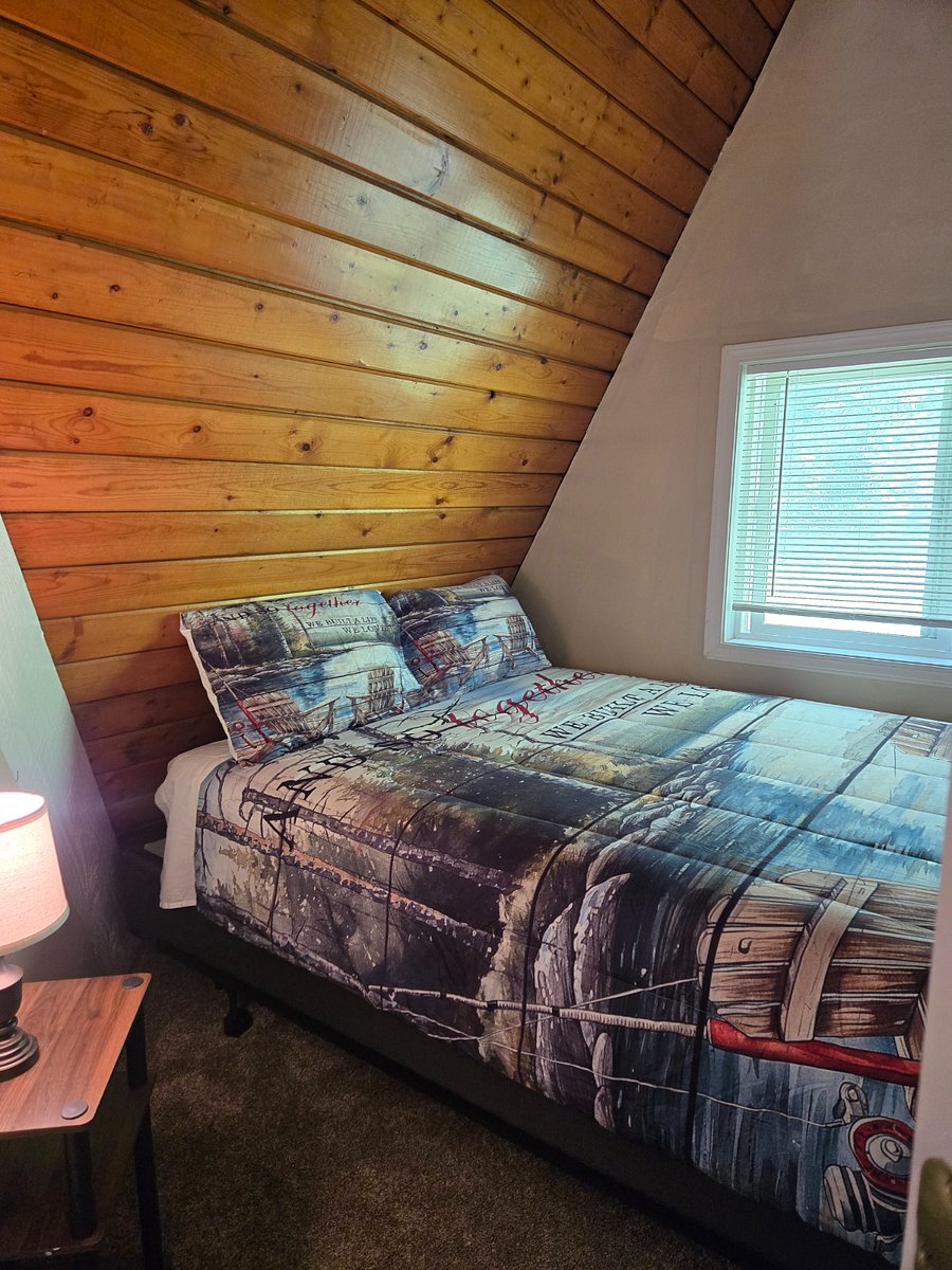 Third  Floor Queen Bed