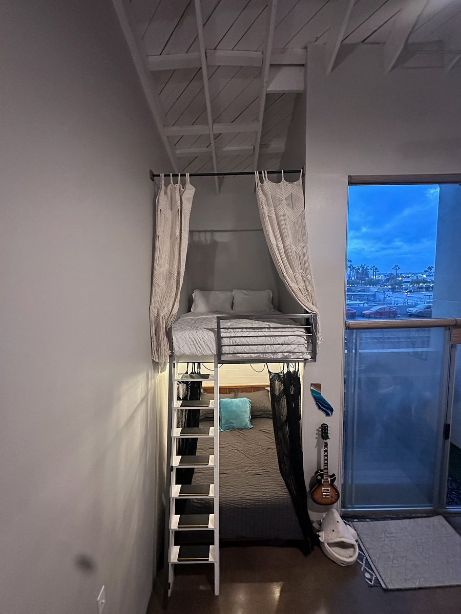 Lighting overhead the lower sleeping area for reading light