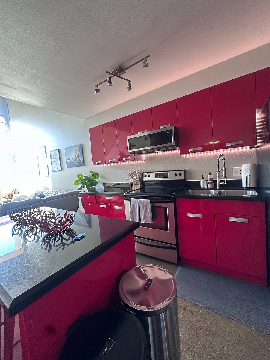 Oven, microwave and full size fridge