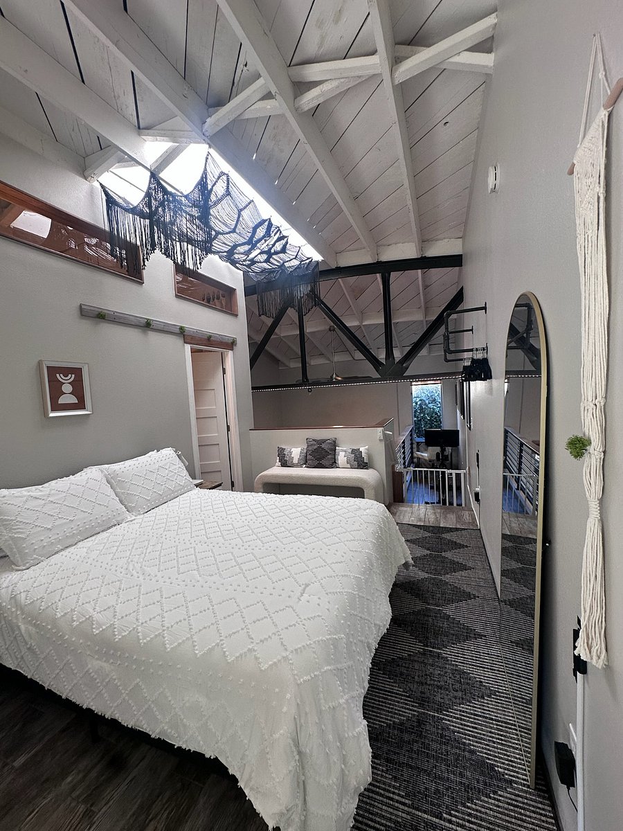 Bathroom located next to upstairs loft queen bed