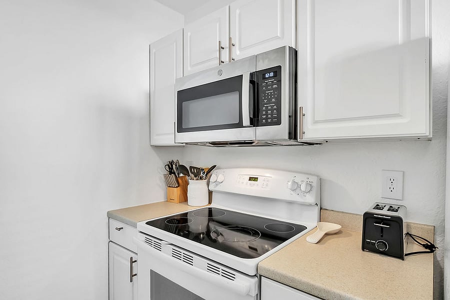 Full kitchen for cooking meals at home