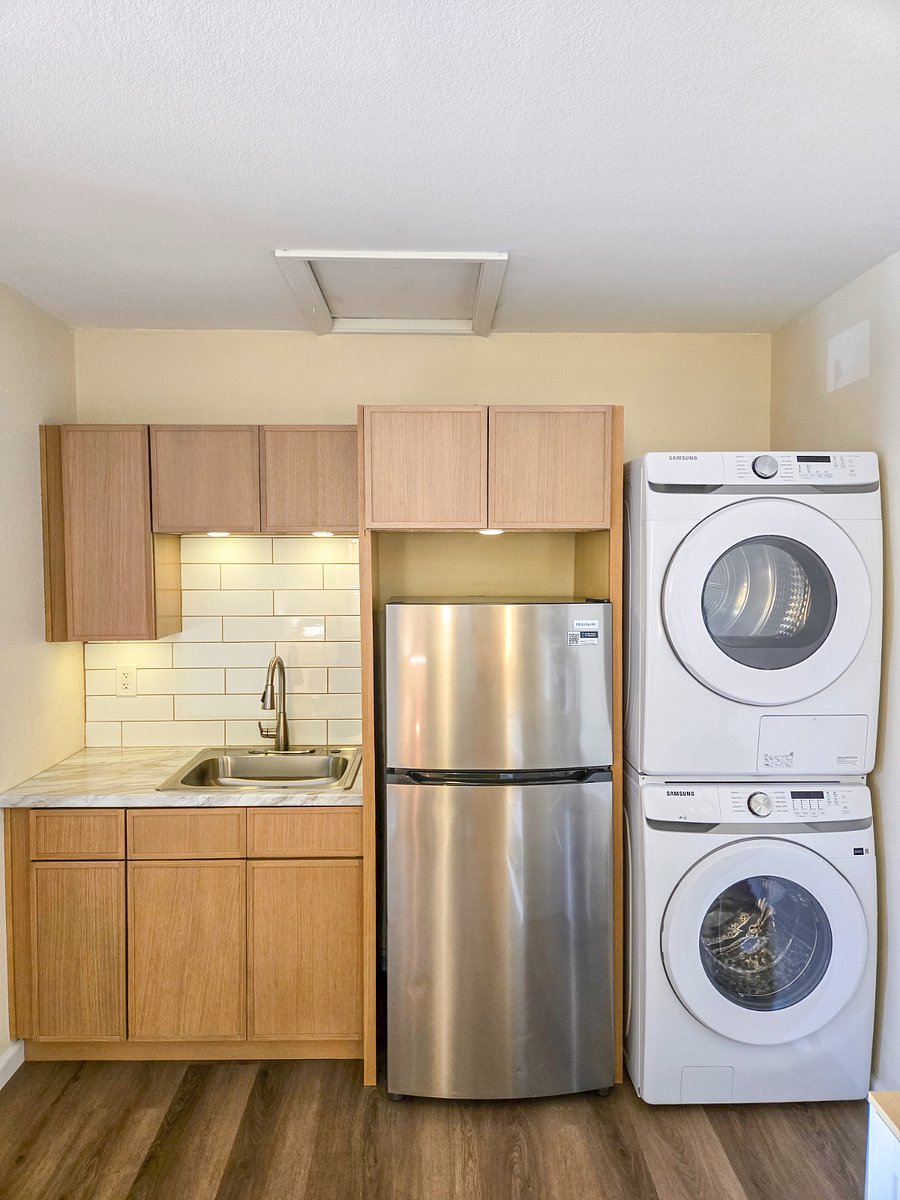 Kitchenette/Washer/Dryer