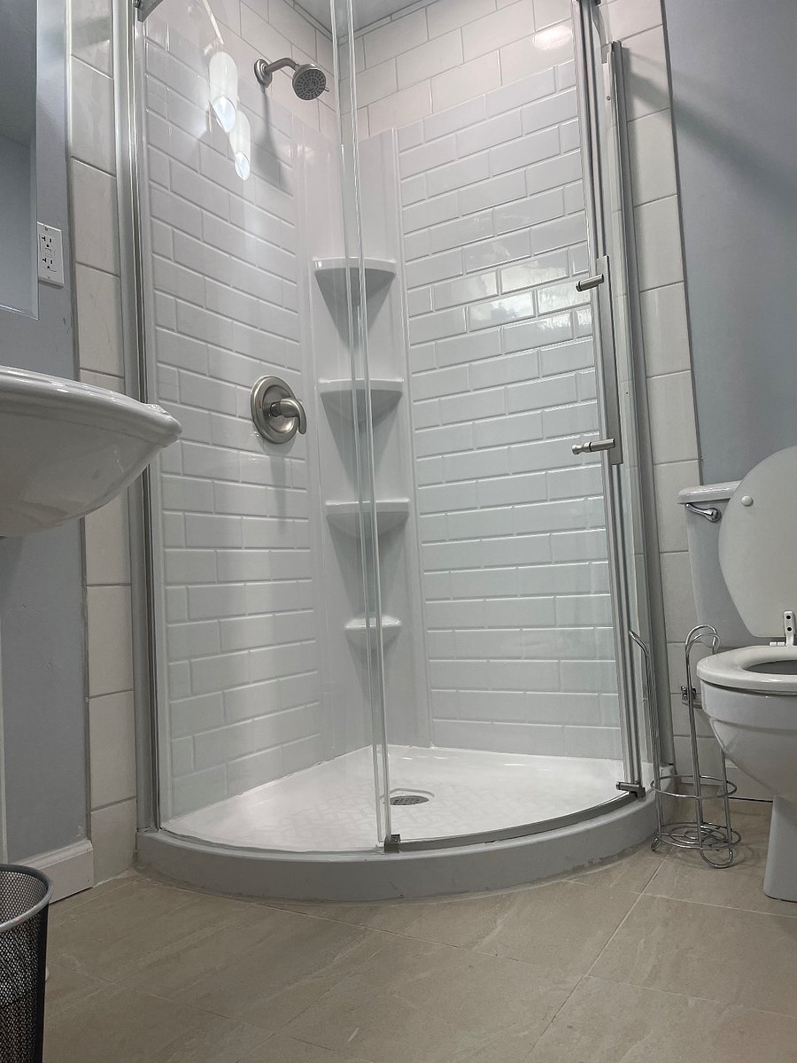 Private bath at the master room