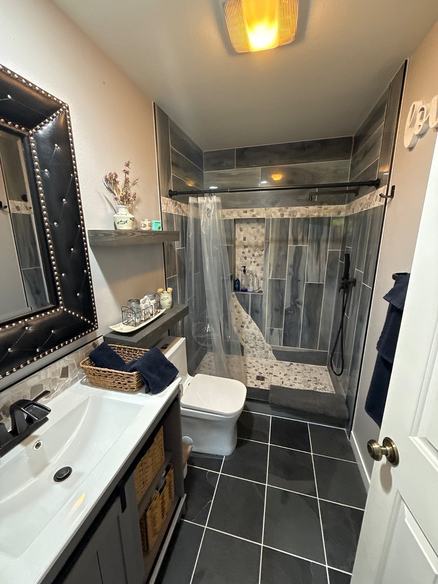 Shared bath for rooms 1& 2