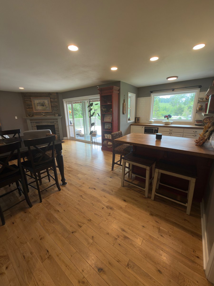 Dining area seats 8 total