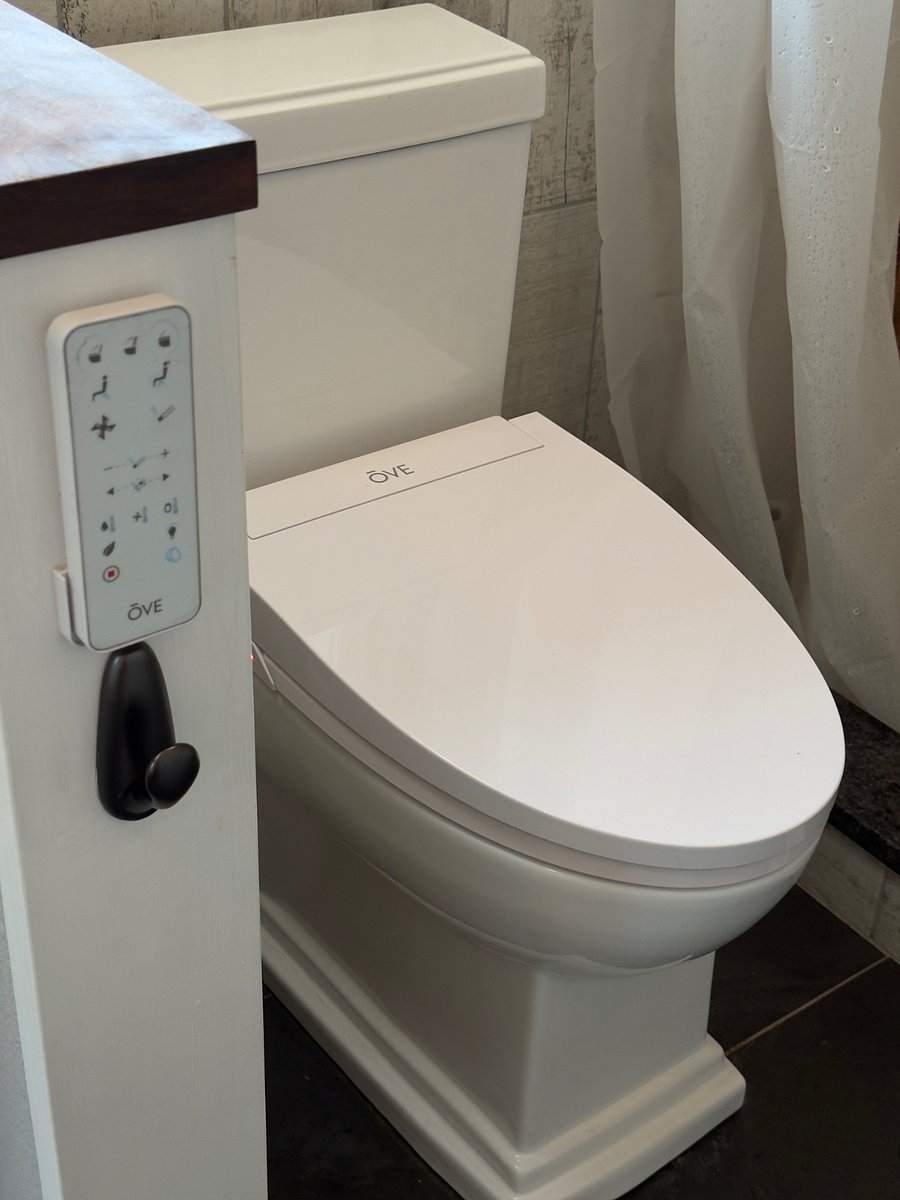 Bidet heated toilette with remote