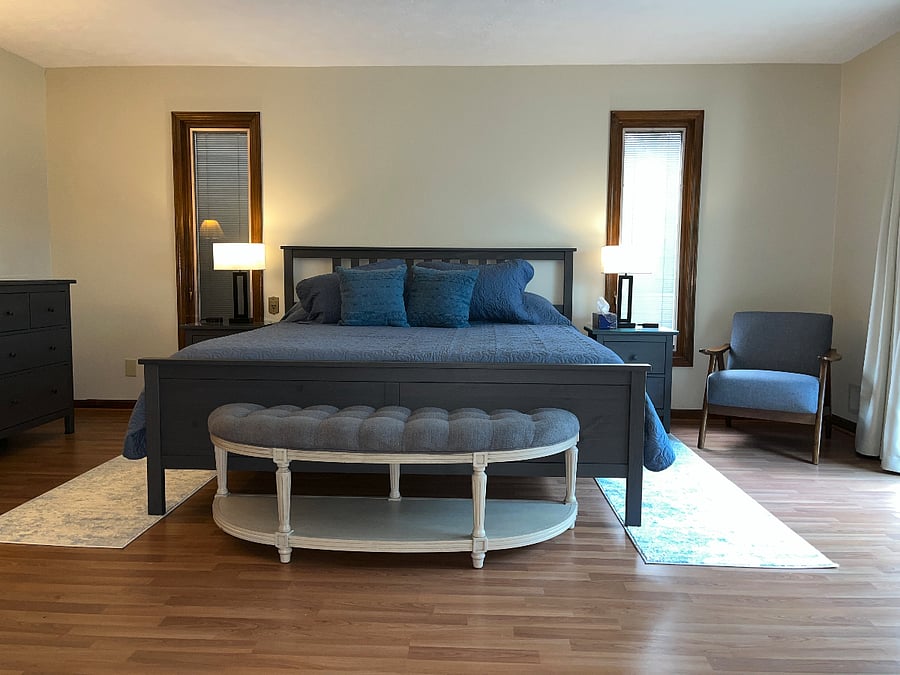 King Cardinal bedroom