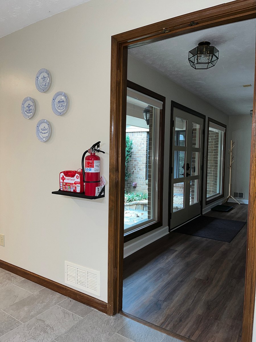 Entry and safety equipment as seen from the refrigerator (grocery carry)