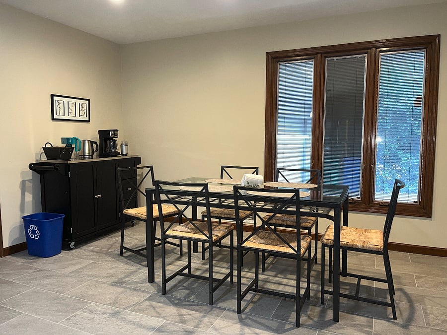 Dinette and coffee/tea bar
