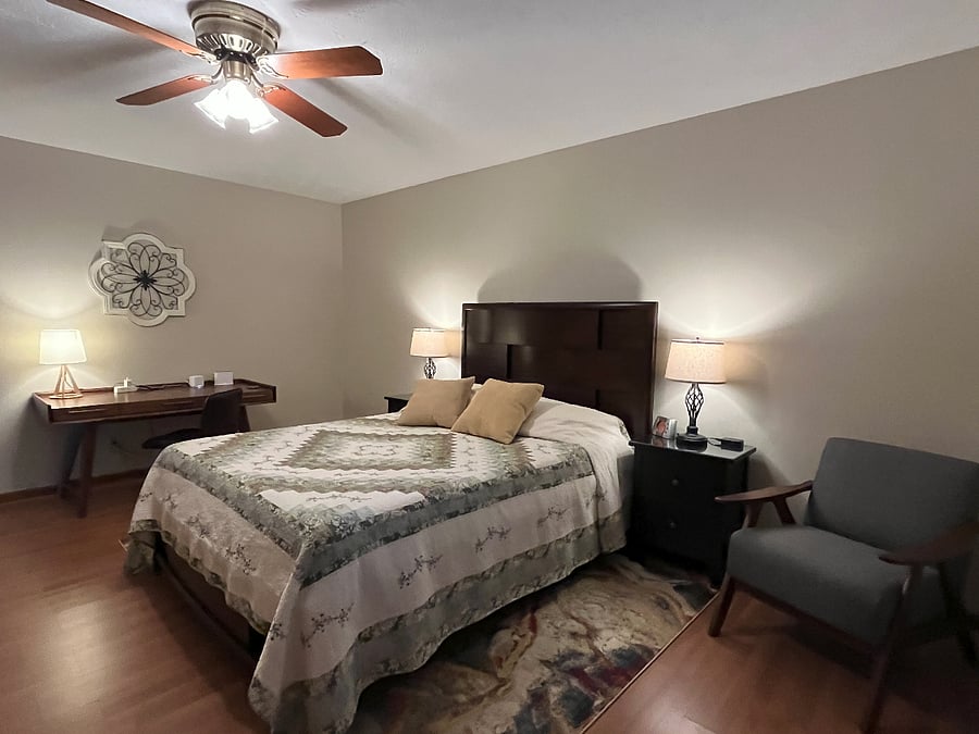 Queen Heron bedroom
