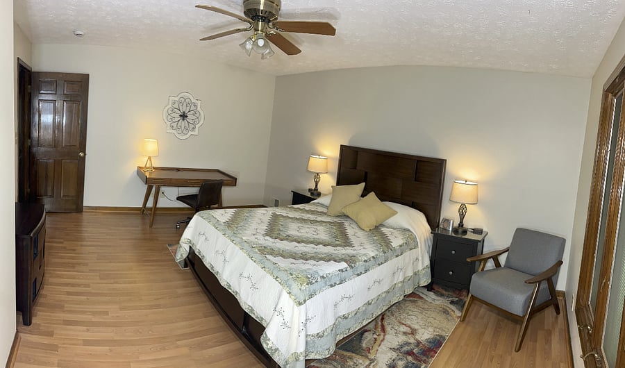 Queen Cardinal bedroom