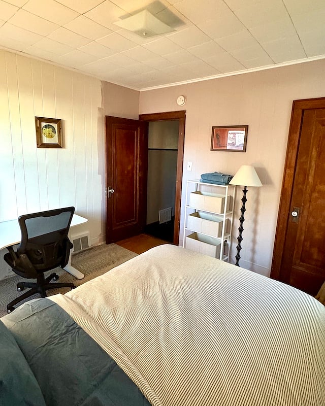 The mauve paint will be freshly painted white before your arrival :)