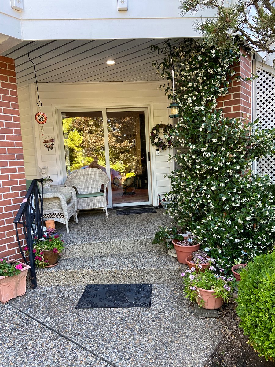 Private entrance to apartment 