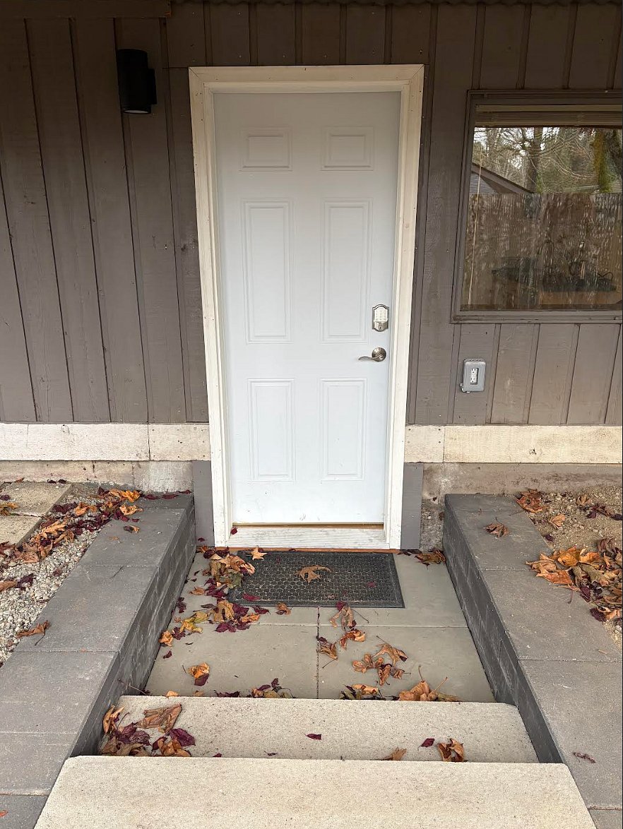 Your own private entrance and parking spot! Keyless entry.