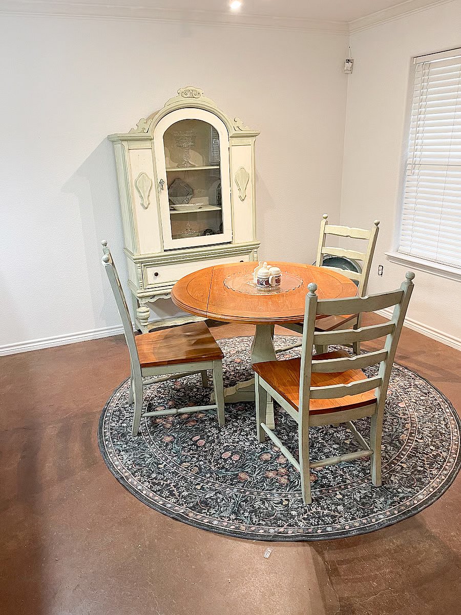 Dining room
