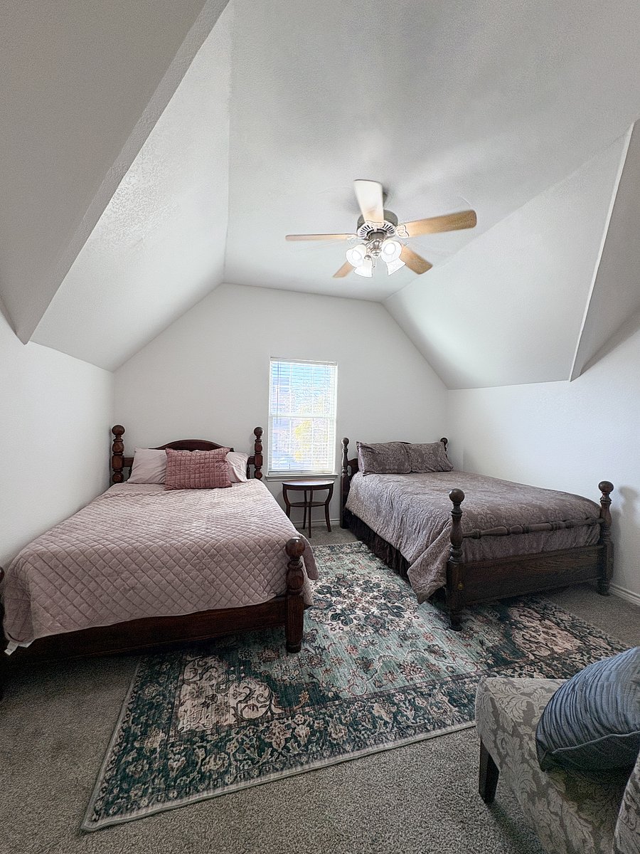 Bedroom 2 - 2 queen beds