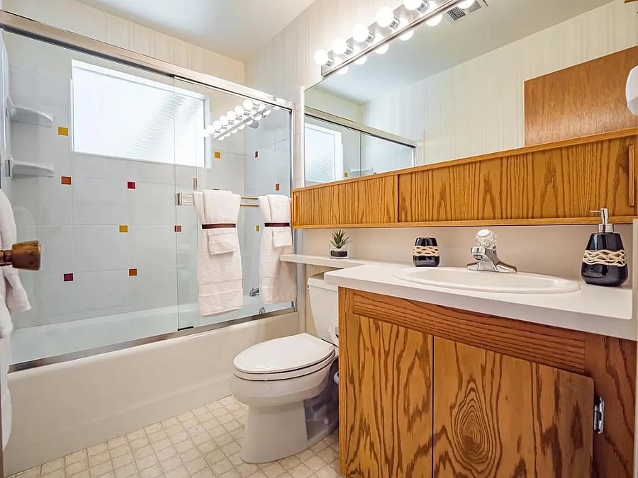 Hallway Bathroom - with bathtub