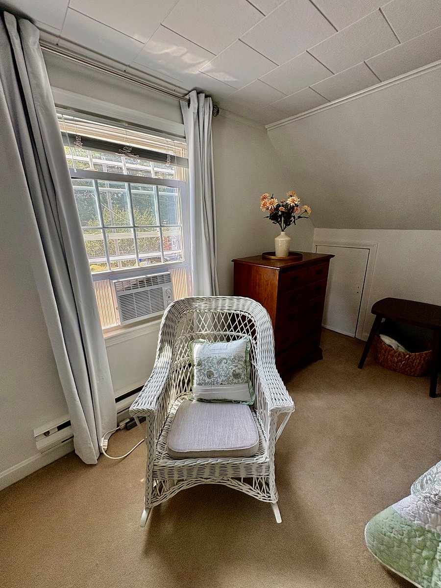 Rocking Chair with the window AC 