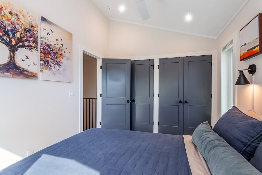 Guest bedroom