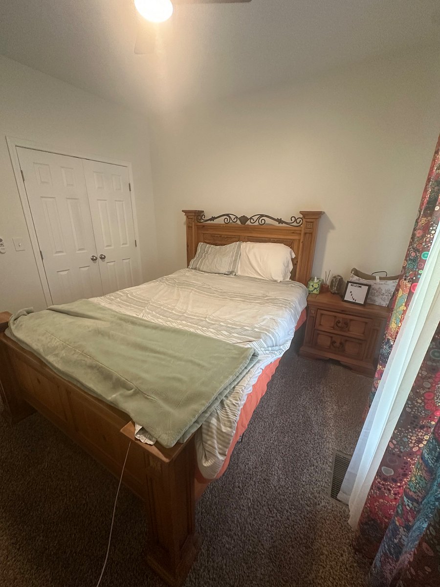 Bed room with closet space
