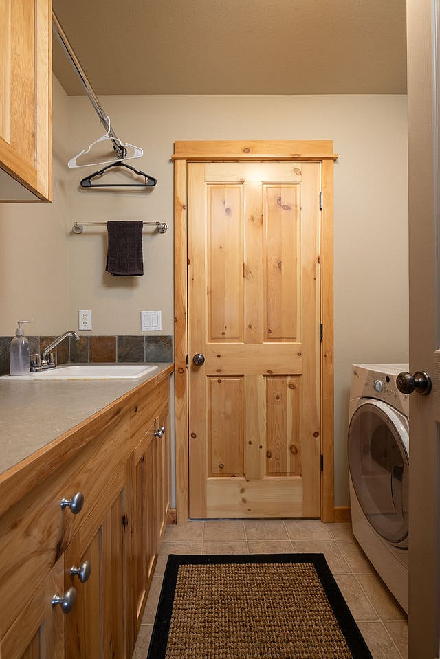 Laundry room with utility sink