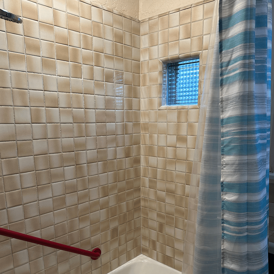 Bathtub/ Shower