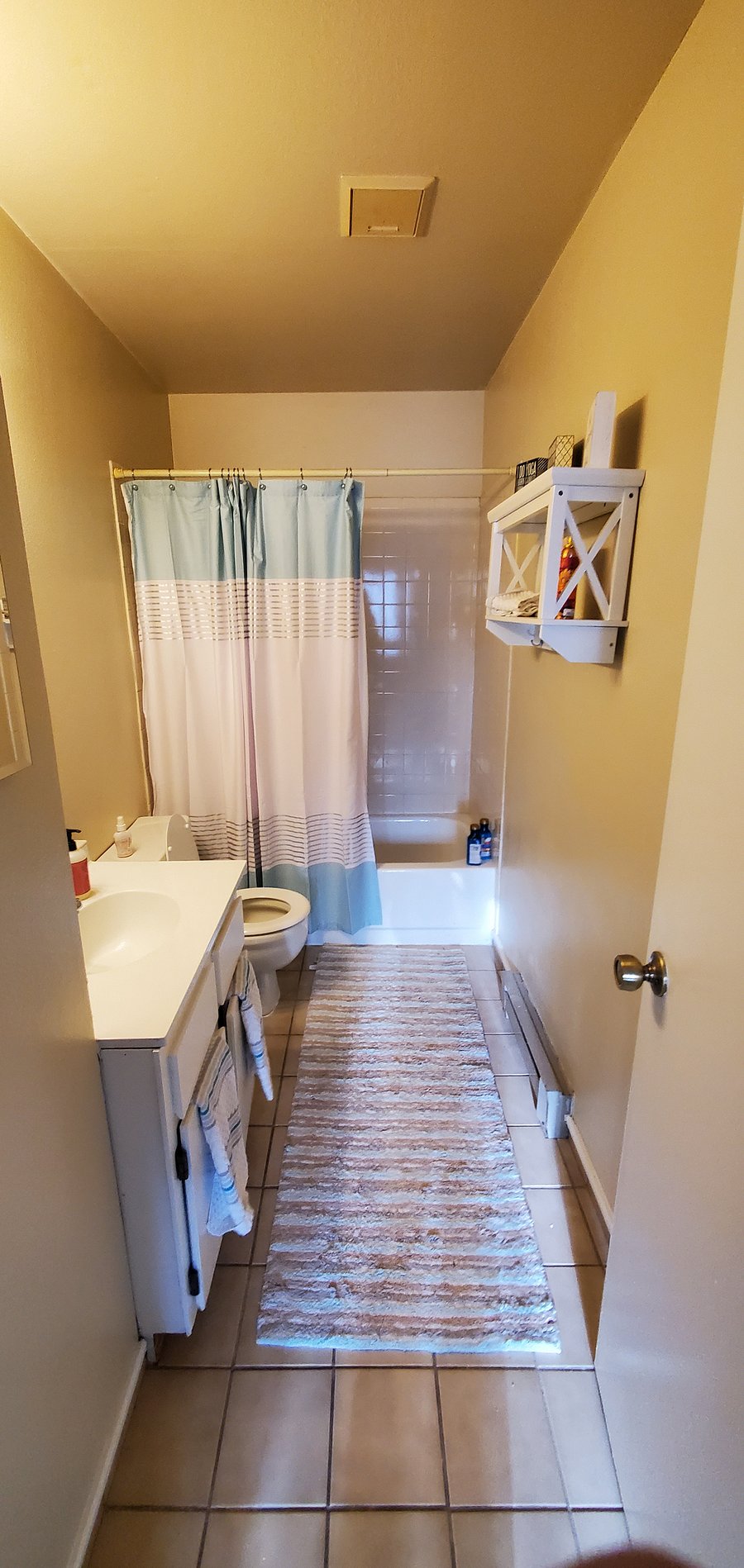 Hallway Bathroom with full bath.