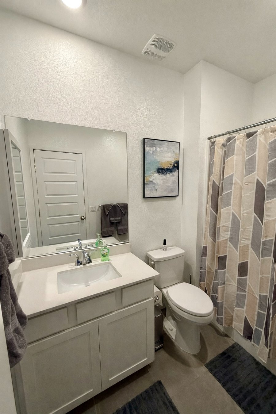 2nd bathroom, full with bathtub