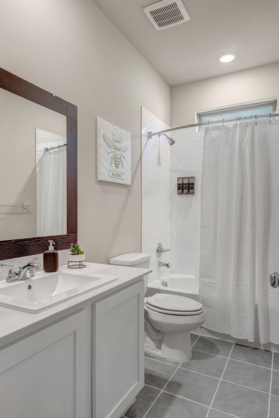 Main Floor Features an additional full bathroom