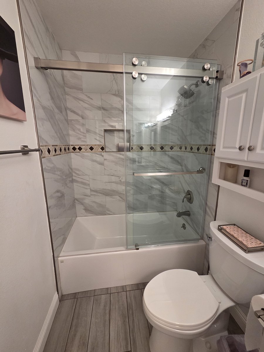 Hall Bathroom.