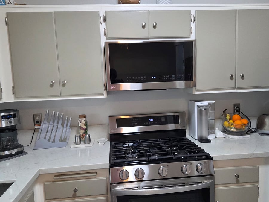 Microwave, Gas Stove