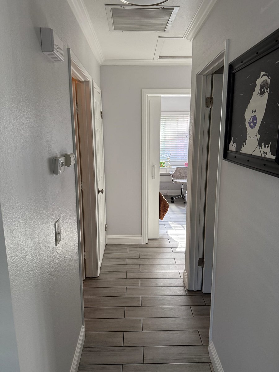 Hallway to bedrooms