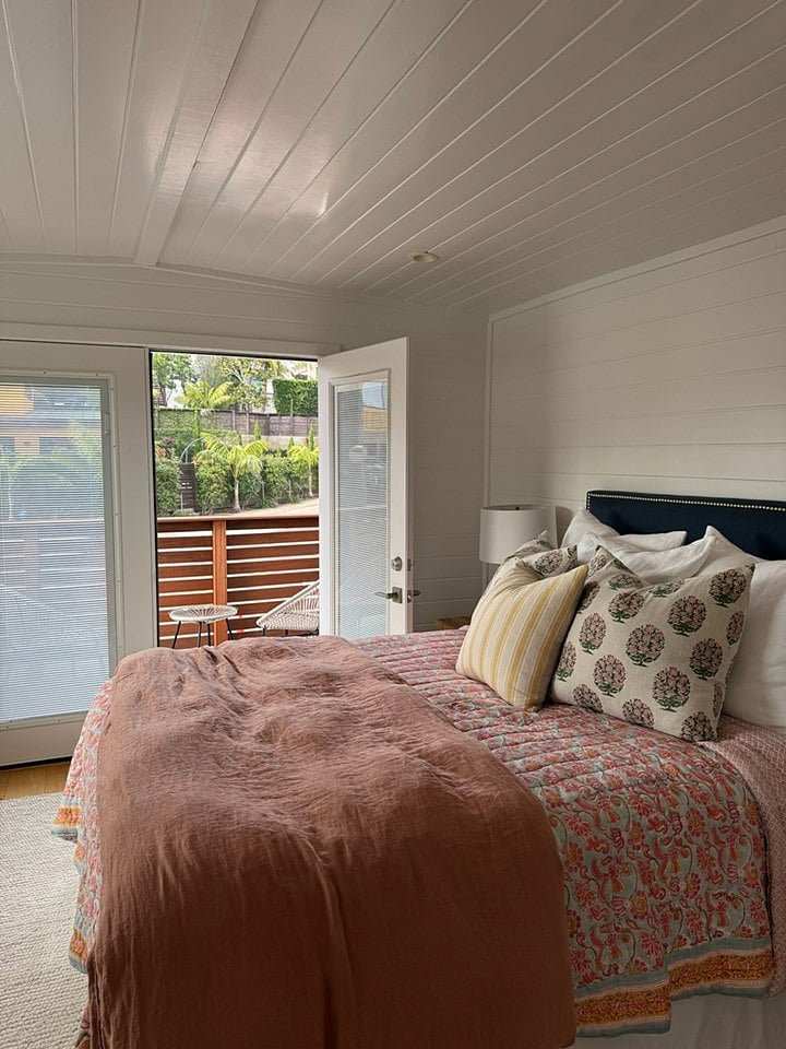 Principal Bedroom with patio door open