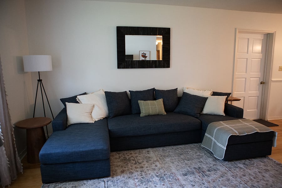 Cozy sectional with plenty of seating
