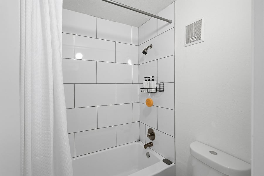 Tub/shower combo in second bath