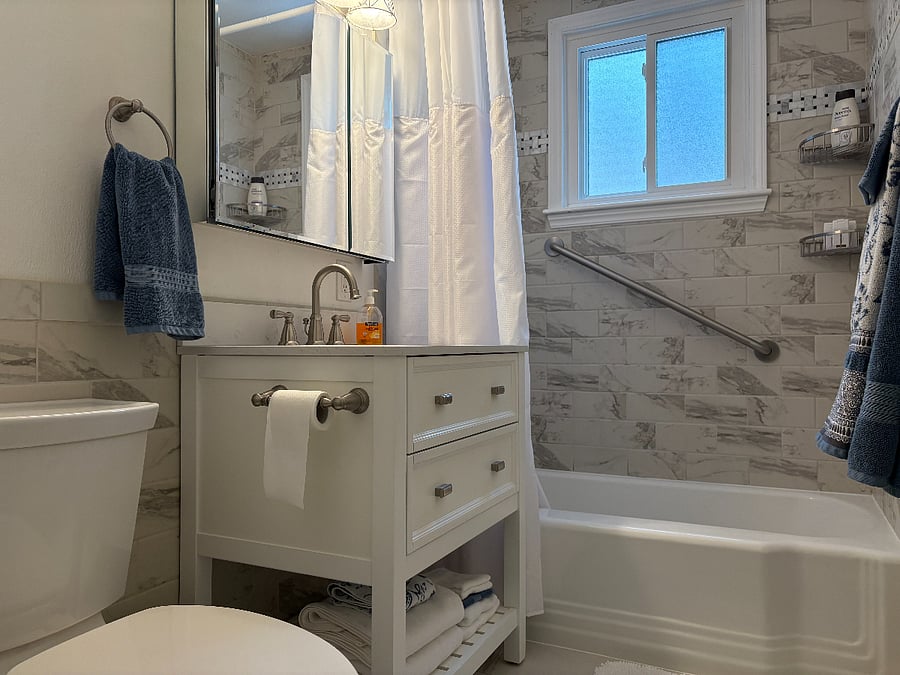 Combined shower & bath.