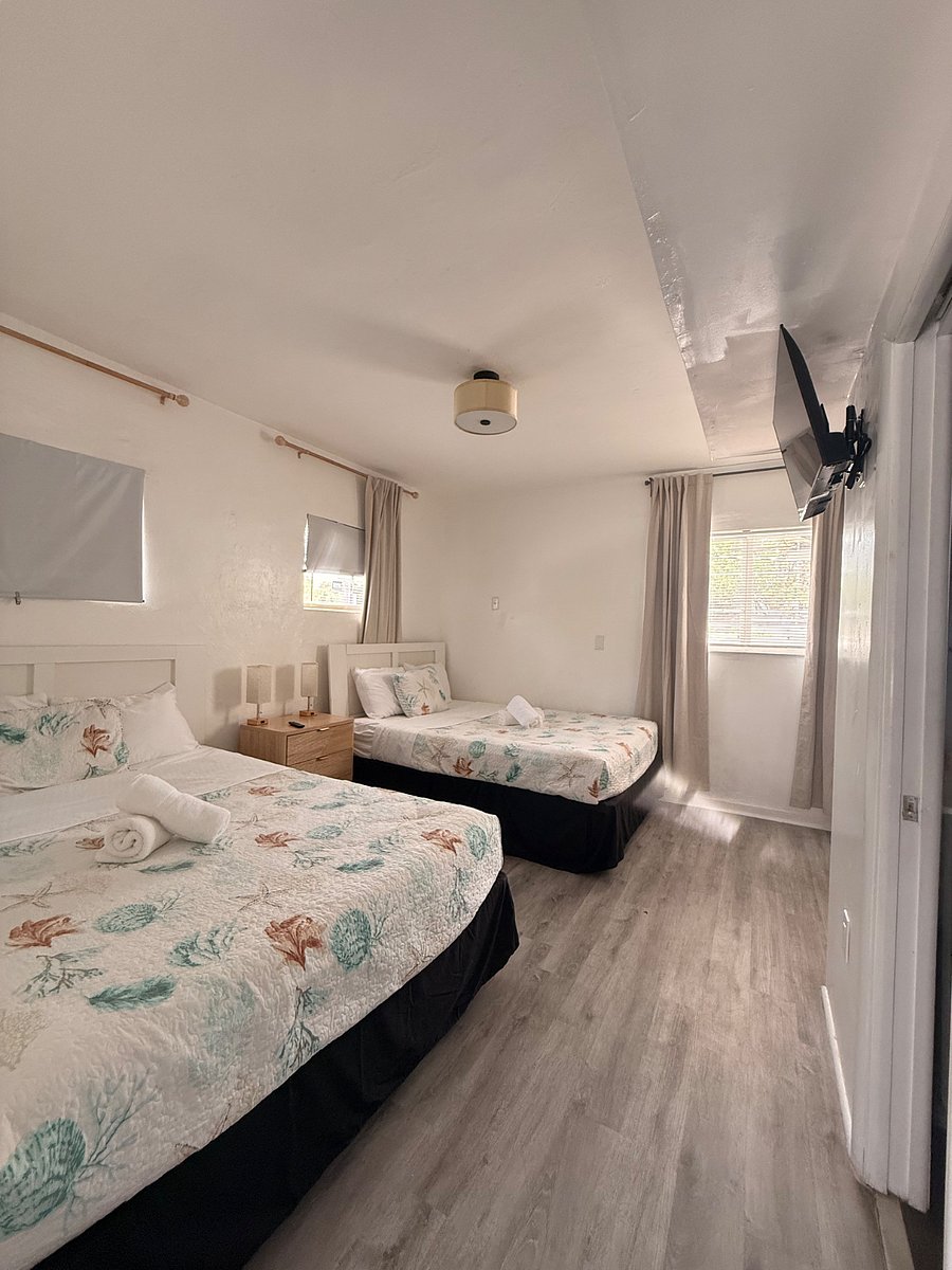 Principal bedroom with 2 queen beds.