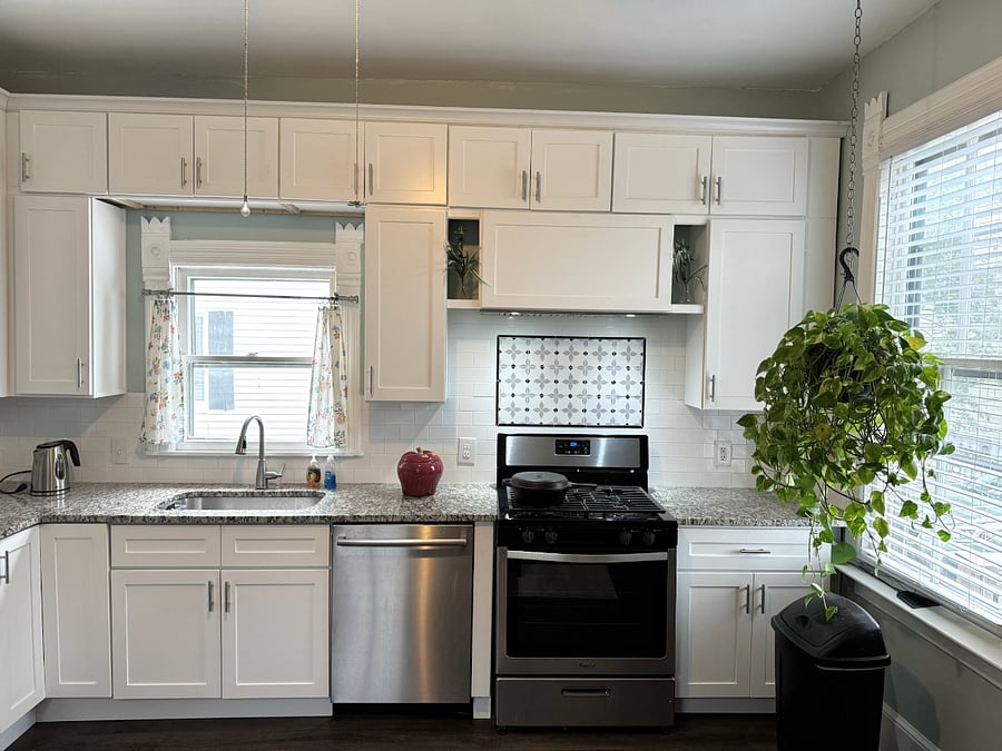 Kitchen with decorative tile