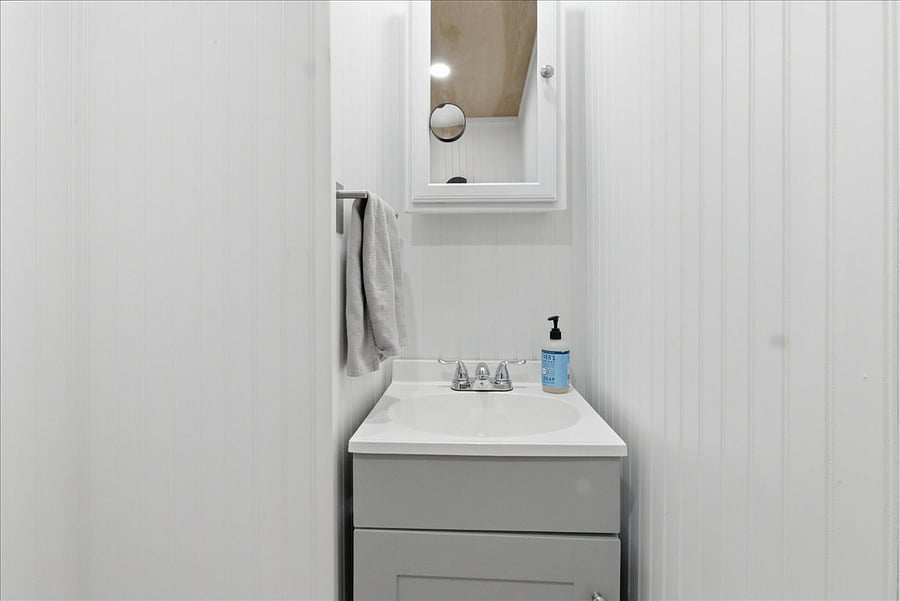 1st floor has a 1/2 bath