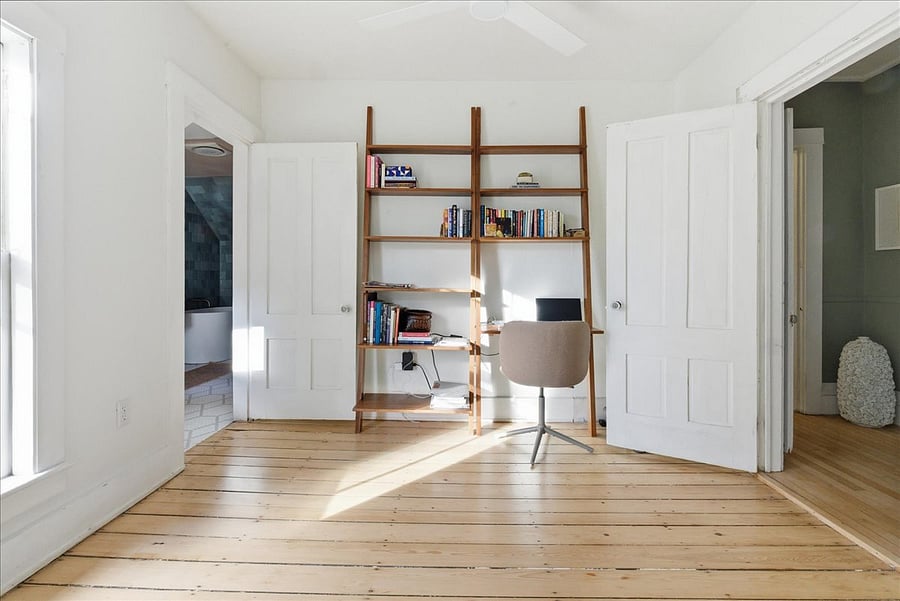 2nd workspace + yoga room. Perfect for remote working