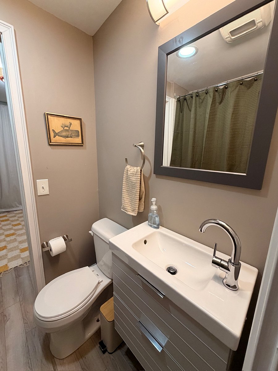 Jack and Jill Full Bath
