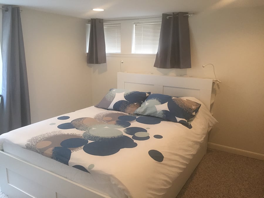 Master bedroom- with queen bed