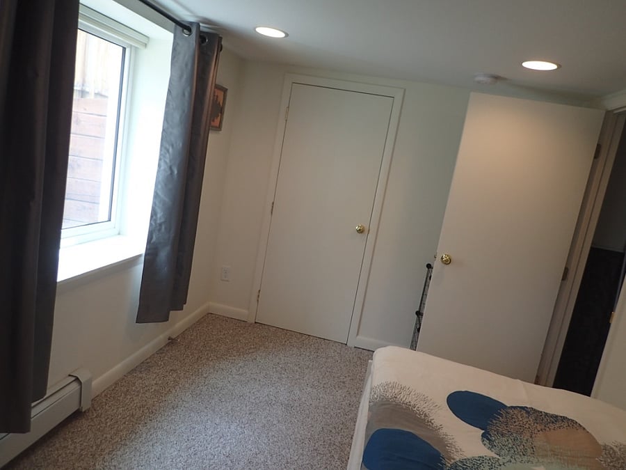 2nd bedroom with single bed that can be turned into a king bed (bed as single) 