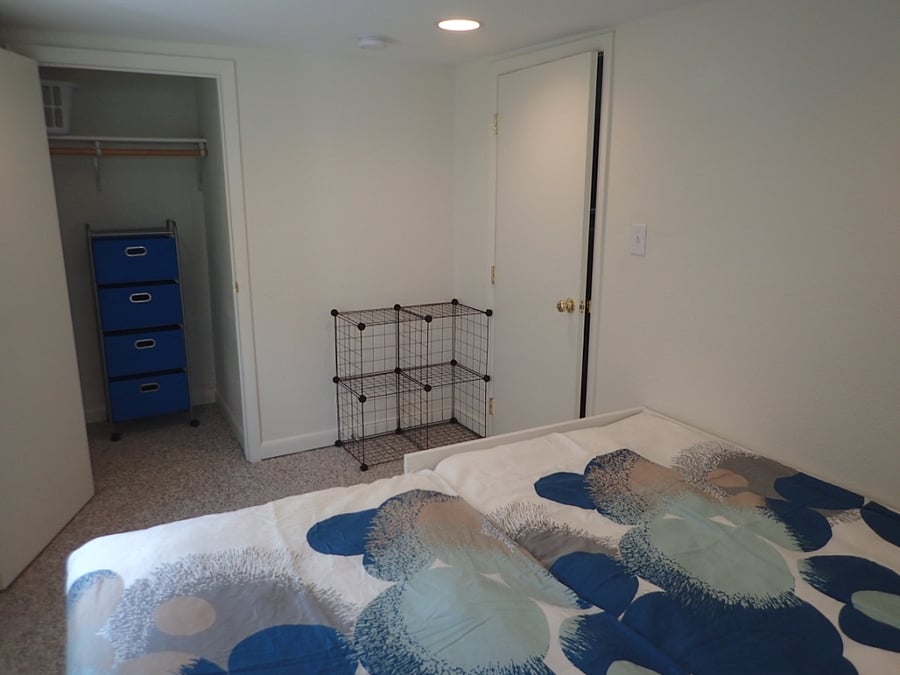 2nd bedroom with single bed that can be turned into a king bed (bed as king)