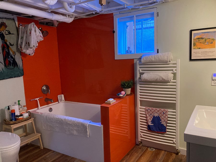 Full bath room in basement