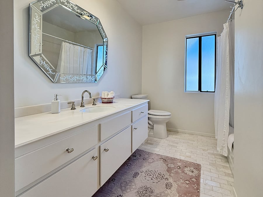 Tub & shower combo.